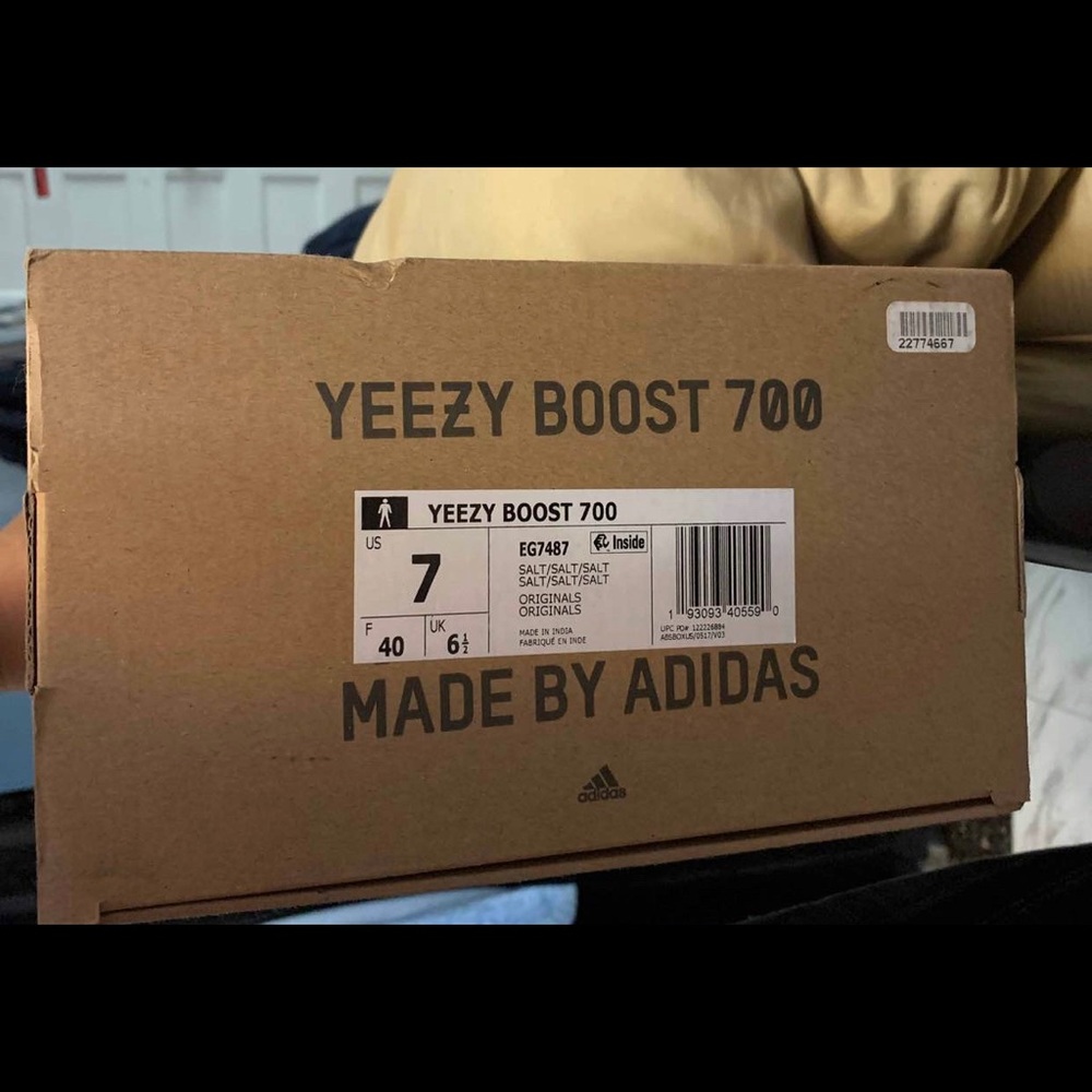 Yeezy boost 700 'Salt' - Picture 3 of 3